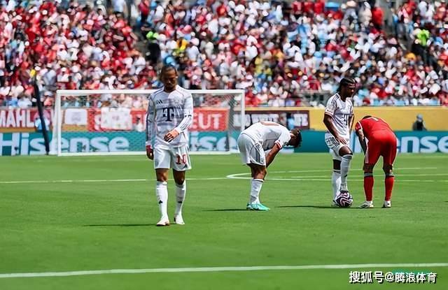 踢假球?拜仁0-1本菲卡，8人轮换避切尔西，进八强或战巴黎